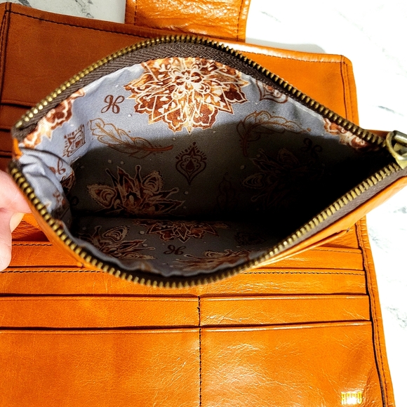 HOBO Burnt Orange Leather Wallet w/Black Contrast Stitching & Wanderlust Lining - Picture 5 of 8